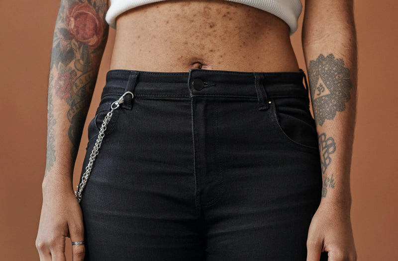 Cómo Cuidar la Piel Tatuada: Consejos para Mantener tus Tatuajes en Óptimas Condiciones - Mar Amoli