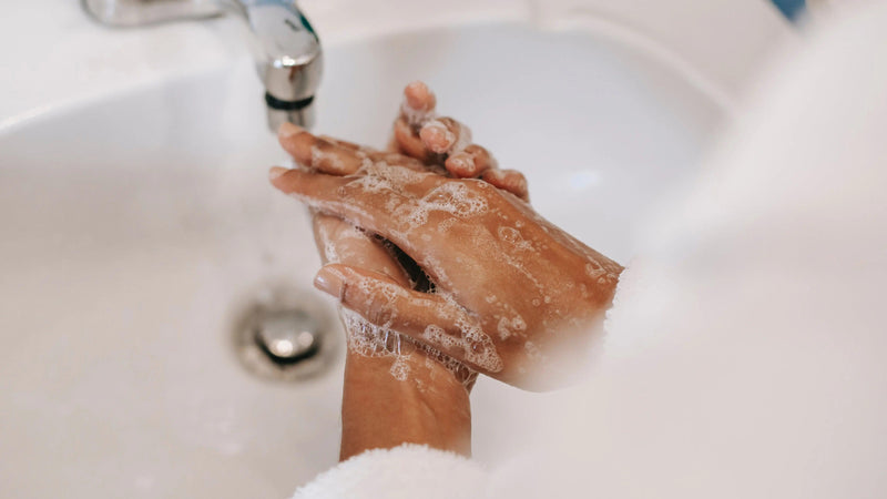 Jabón vs Virus y Bacterias: El Poder del Lavado de Manos para Proteger Nuestra Salud - Mar Amoli