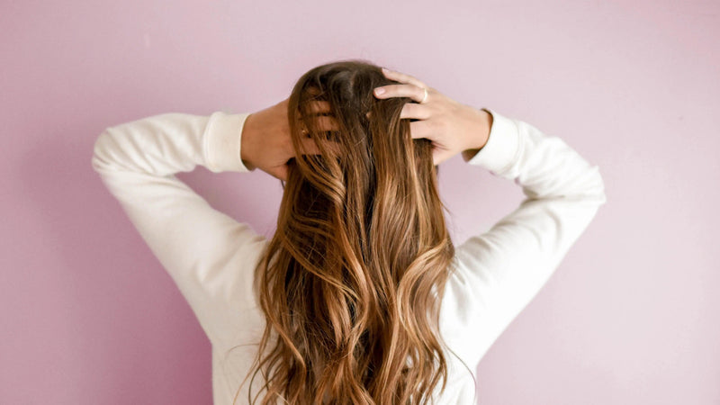 La Diferencia entre el Cabello y el Cuero Cabelludo: ¿Cómo Cuidarlos de Manera Efectiva? - Mar Amoli