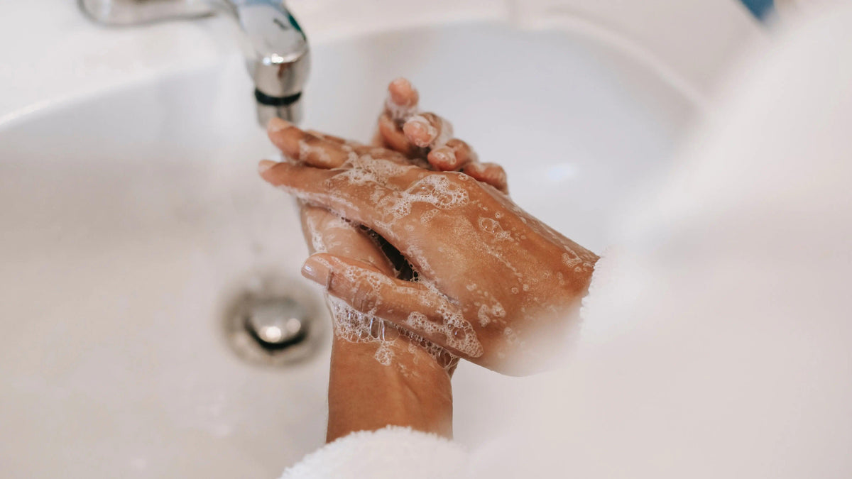 Jabón vs Virus y Bacterias: El Poder del Lavado de Manos para Proteger Nuestra Salud - Mar Amoli