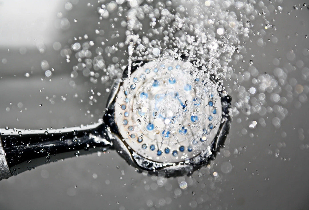 Fría vs Caliente: Descubre Cómo la Temperatura del Agua al Bañarte Impacta tu Piel y Cabello - Mar Amoli